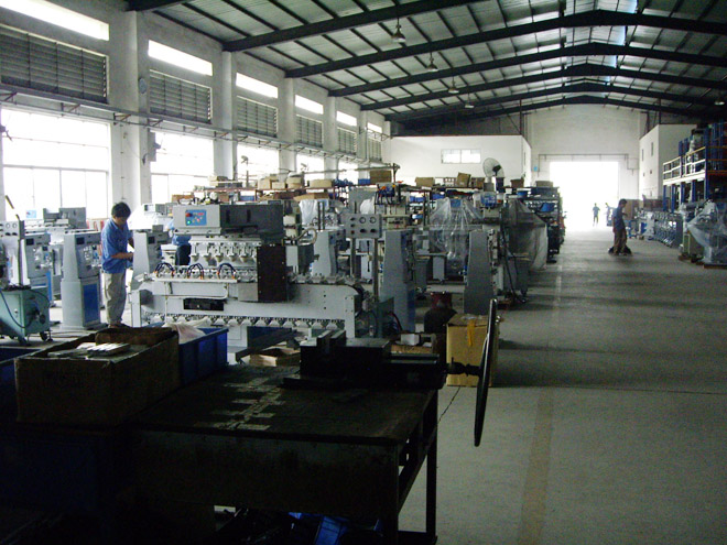 數控機床生產車間整潔干凈